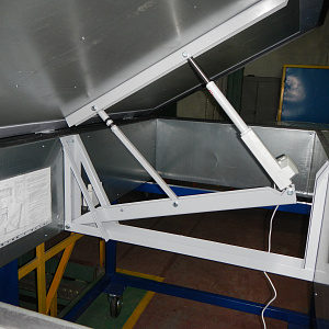 Люк дымовой ЛДК1х2-ЭП-0,4 с блоком управления NRD-01 2420DC, с аварийной кнопкой